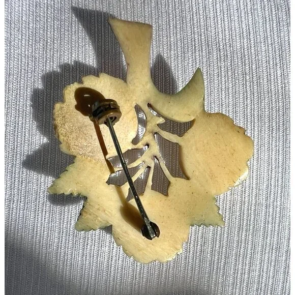 Vintage Hand-Carved Celluloid Yellow Roses Brooch Pin 1940s - Picture 6 of 7